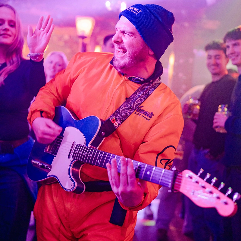 Live music bar on Thursdays
