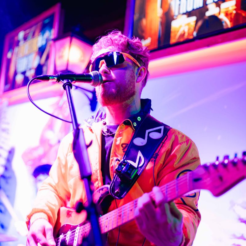 Live music Friday night bar